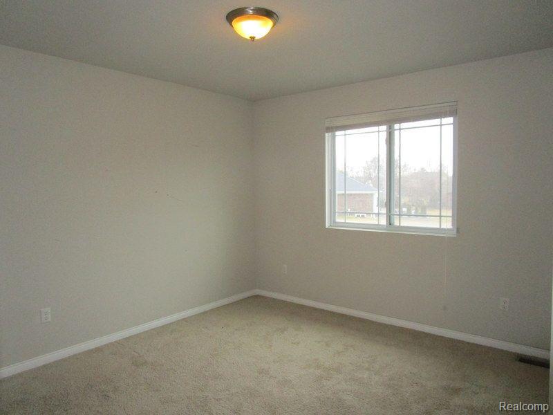 20902 Oak Ridge Drive Clinton Township, MI 48036 - Photo 12 of 21
