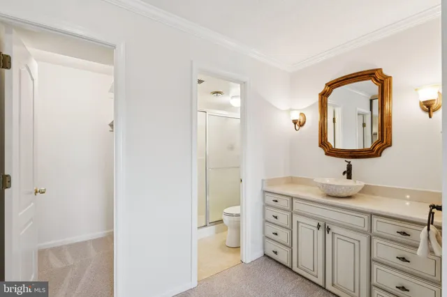 $390,000 | 205 Yoakum Parkway, Unit 823, Alexandria, VA 22304