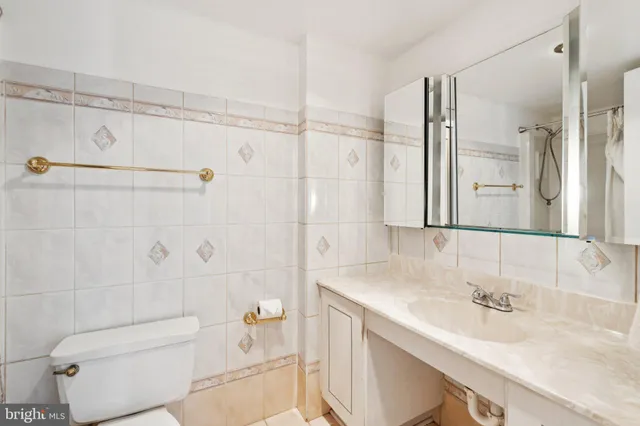 $390,000 | 205 Yoakum Parkway, Unit 823, Alexandria, VA 22304