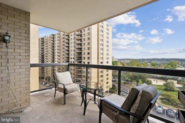 $390,000 | 205 Yoakum Parkway, Unit 823, Alexandria, VA 22304