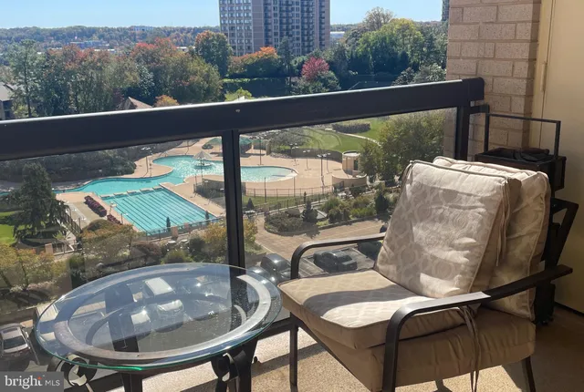 $390,000 | 205 Yoakum Parkway, Unit 823, Alexandria, VA 22304