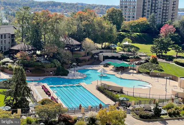 $390,000 | 205 Yoakum Parkway, Unit 823, Alexandria, VA 22304