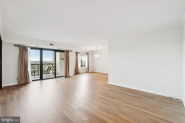 $390,000 | 205 Yoakum Parkway, Unit 823, Alexandria, VA 22304