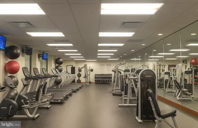 $390,000 | 205 Yoakum Parkway, Unit 823, Alexandria, VA 22304