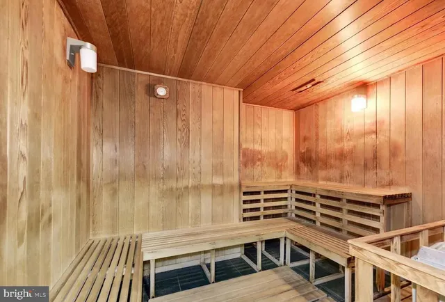 $390,000 | 205 Yoakum Parkway, Unit 823, Alexandria, VA 22304