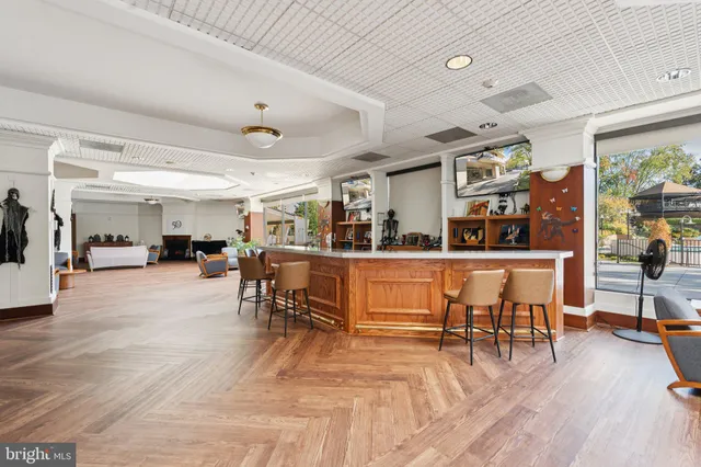 $390,000 | 205 Yoakum Parkway, Unit 823, Alexandria, VA 22304