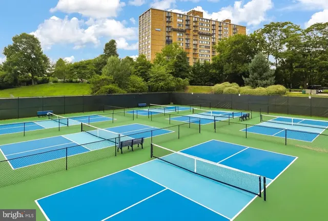 $390,000 | 205 Yoakum Parkway, Unit 823, Alexandria, VA 22304