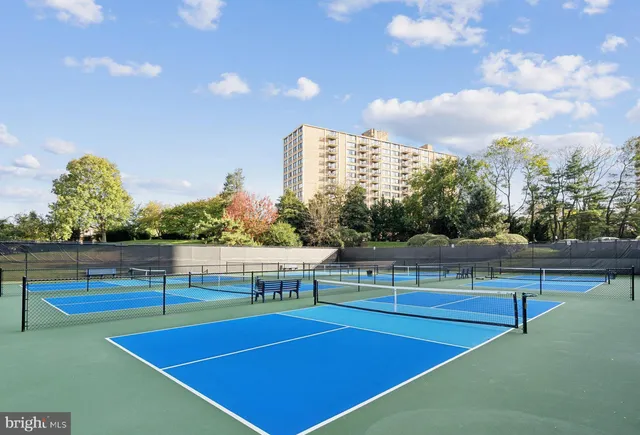 $390,000 | 205 Yoakum Parkway, Unit 823, Alexandria, VA 22304