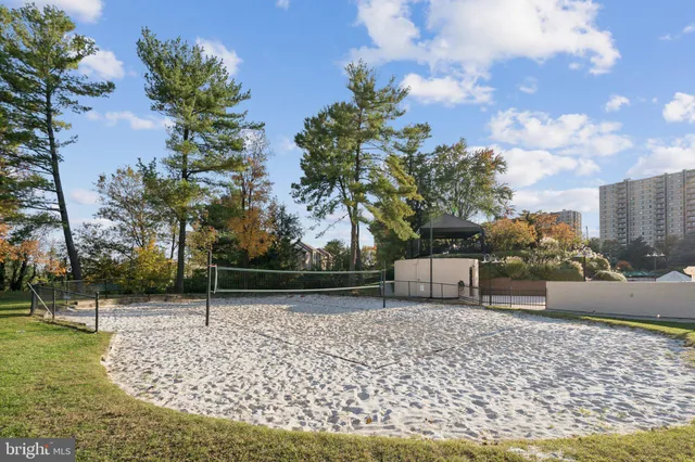 $390,000 | 205 Yoakum Parkway, Unit 823, Alexandria, VA 22304