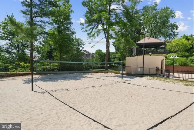 $390,000 | 205 Yoakum Parkway, Unit 823, Alexandria, VA 22304