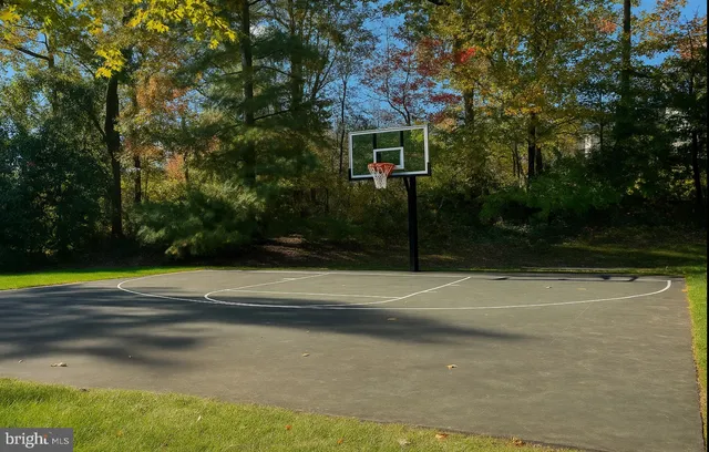 $390,000 | 205 Yoakum Parkway, Unit 823, Alexandria, VA 22304