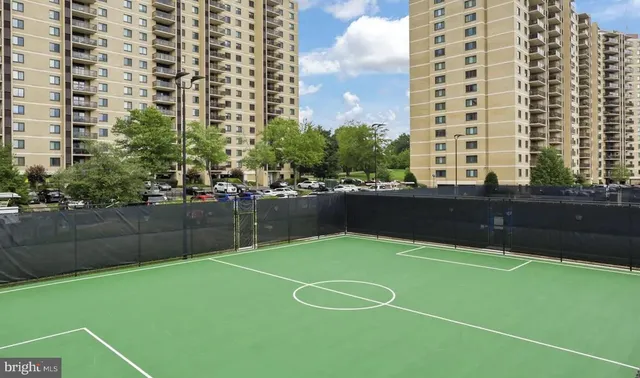 $390,000 | 205 Yoakum Parkway, Unit 823, Alexandria, VA 22304