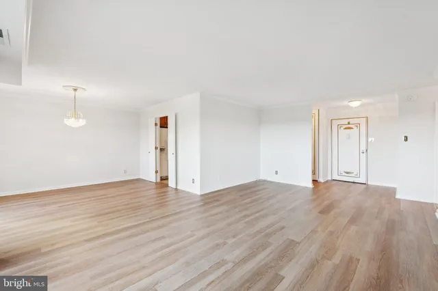 $390,000 | 205 Yoakum Parkway, Unit 823, Alexandria, VA 22304