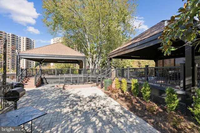 $390,000 | 205 Yoakum Parkway, Unit 823, Alexandria, VA 22304