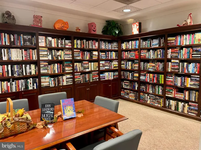 $390,000 | 205 Yoakum Parkway, Unit 823, Alexandria, VA 22304