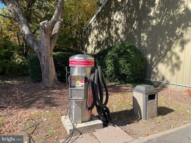 $390,000 | 205 Yoakum Parkway, Unit 823, Alexandria, VA 22304