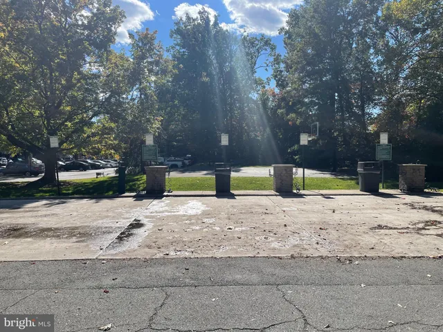 $390,000 | 205 Yoakum Parkway, Unit 823, Alexandria, VA 22304