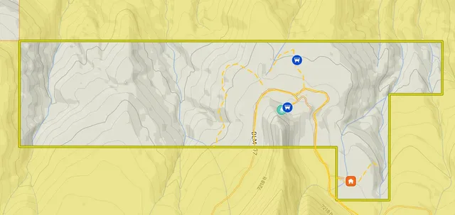 a view of an outdoor space with sitting area