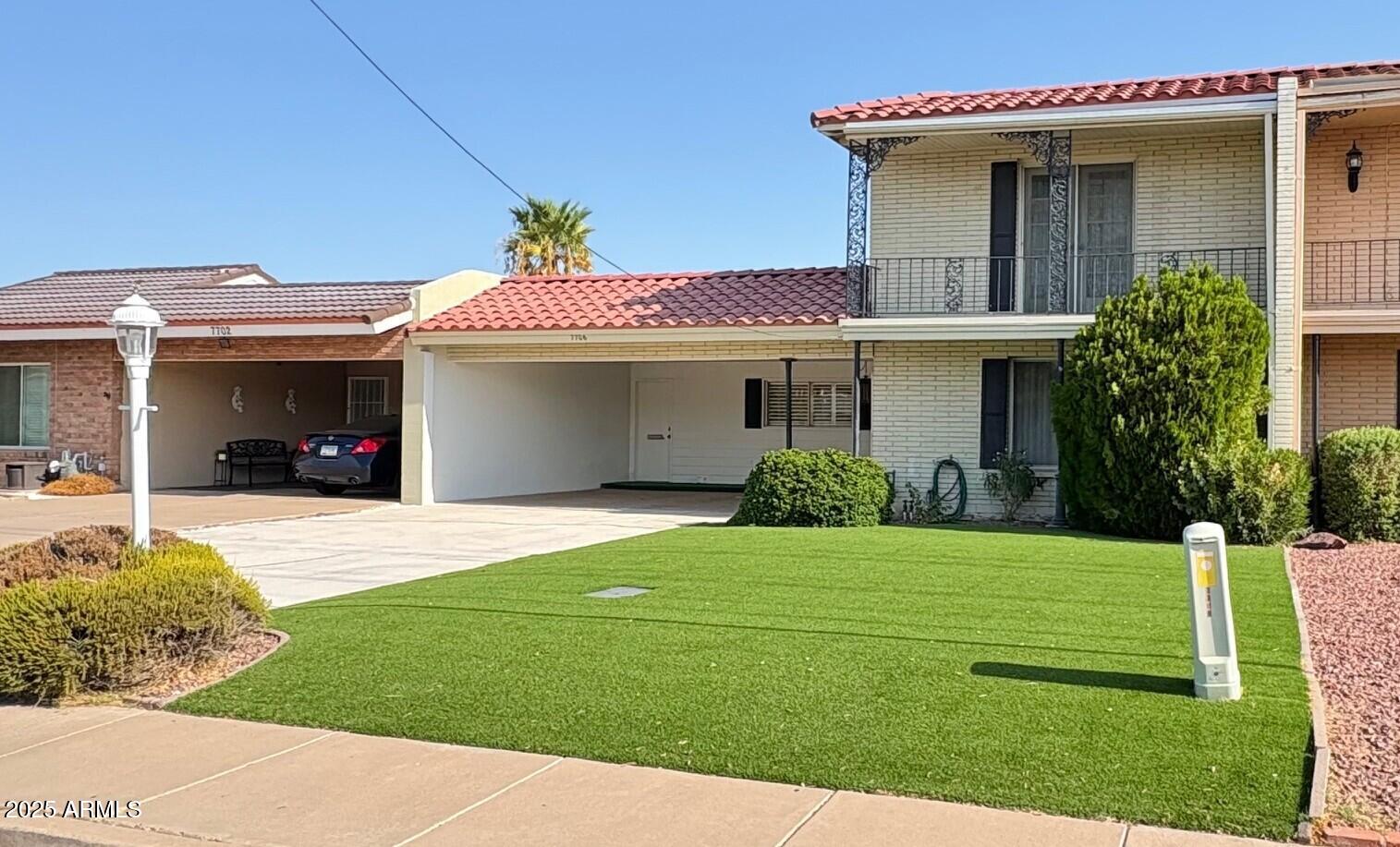 a view of a house with a yard