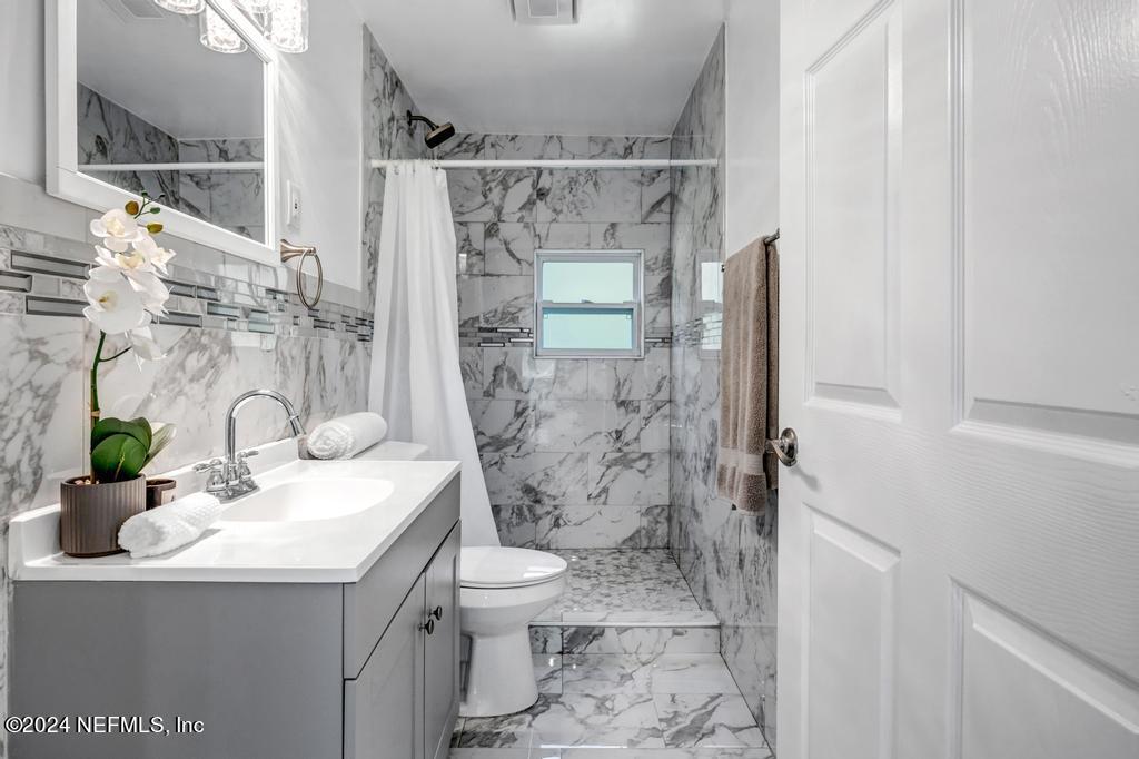 9750 Hood Road Jacksonville, FL 32257 - Photo 31 of 53 a bathroom with a sink toilet and shower