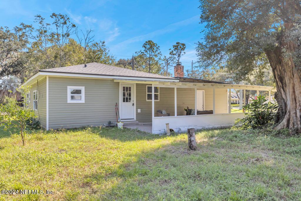9750 Hood Road Jacksonville, FL 32257 - Photo 36 of 53 a view of a house with a yard and sitting area