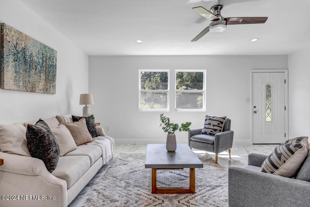 9750 Hood Road Jacksonville, FL 32257 - Photo 5 of 53 a living room with furniture and a potted plant