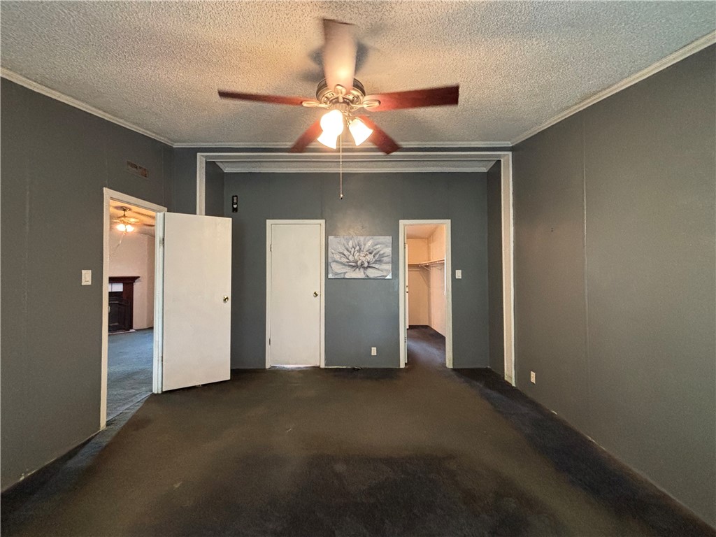 568 Jennifer Loop Orange Grove, TX 78372 - Photo 17 of 35 an empty room with closet and windows