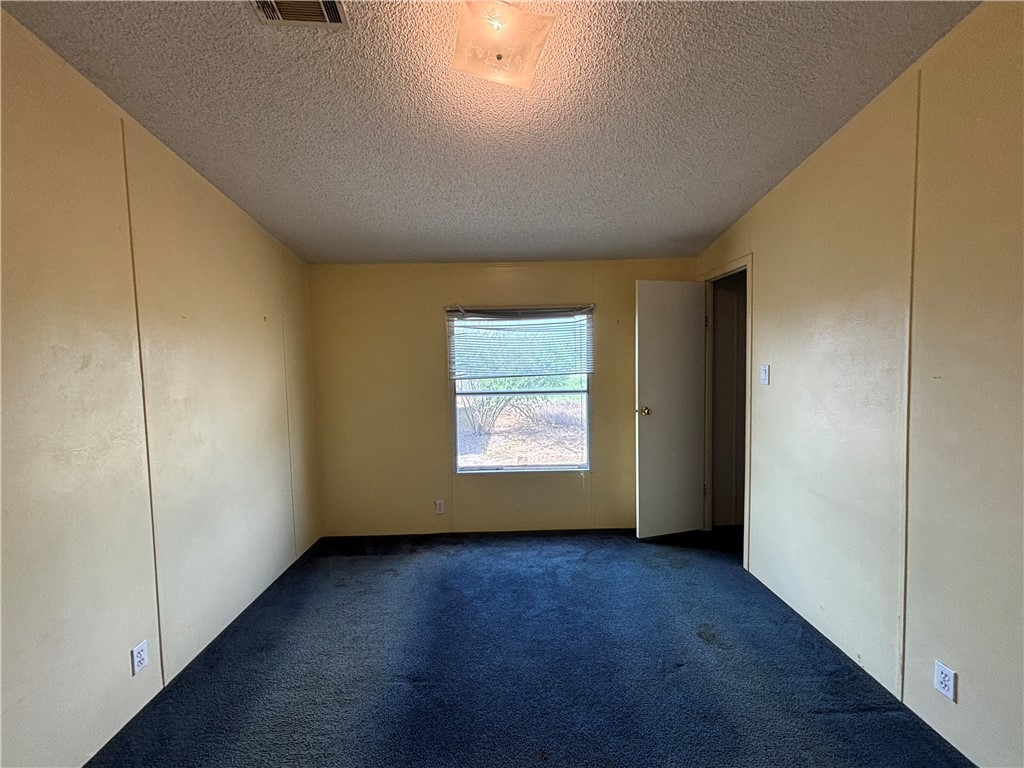 568 Jennifer Loop Orange Grove, TX 78372 - Photo 33 of 35 a view of room and window
