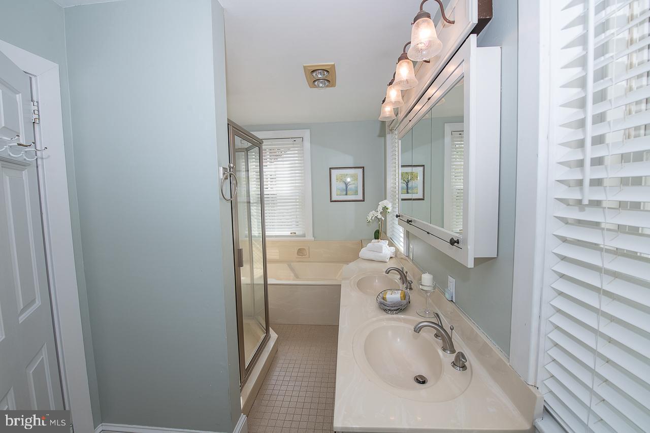 778 Upper Gulph Road Wayne, PA 19087 - Photo 25 of 36 Full Bathroom on second level