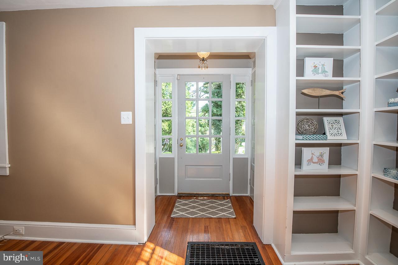 778 Upper Gulph Road Wayne, PA 19087 - Photo 4 of 36 Foyer