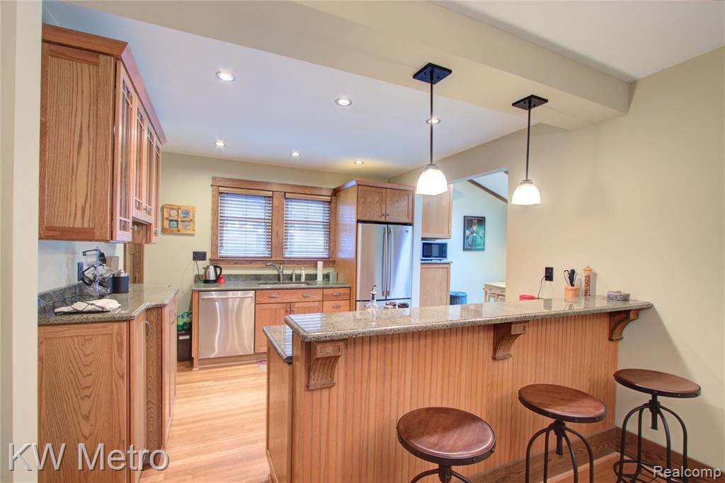 37 Devonshire Road Pleasant Ridge, MI 48069 - Photo 13 of 34