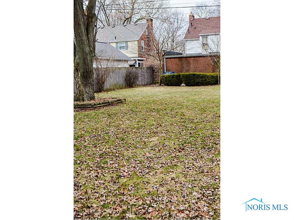 2830 Cheltenham Road Toledo, OH 43606 - Photo 19 of 20 Backyard. Huge Backyard!