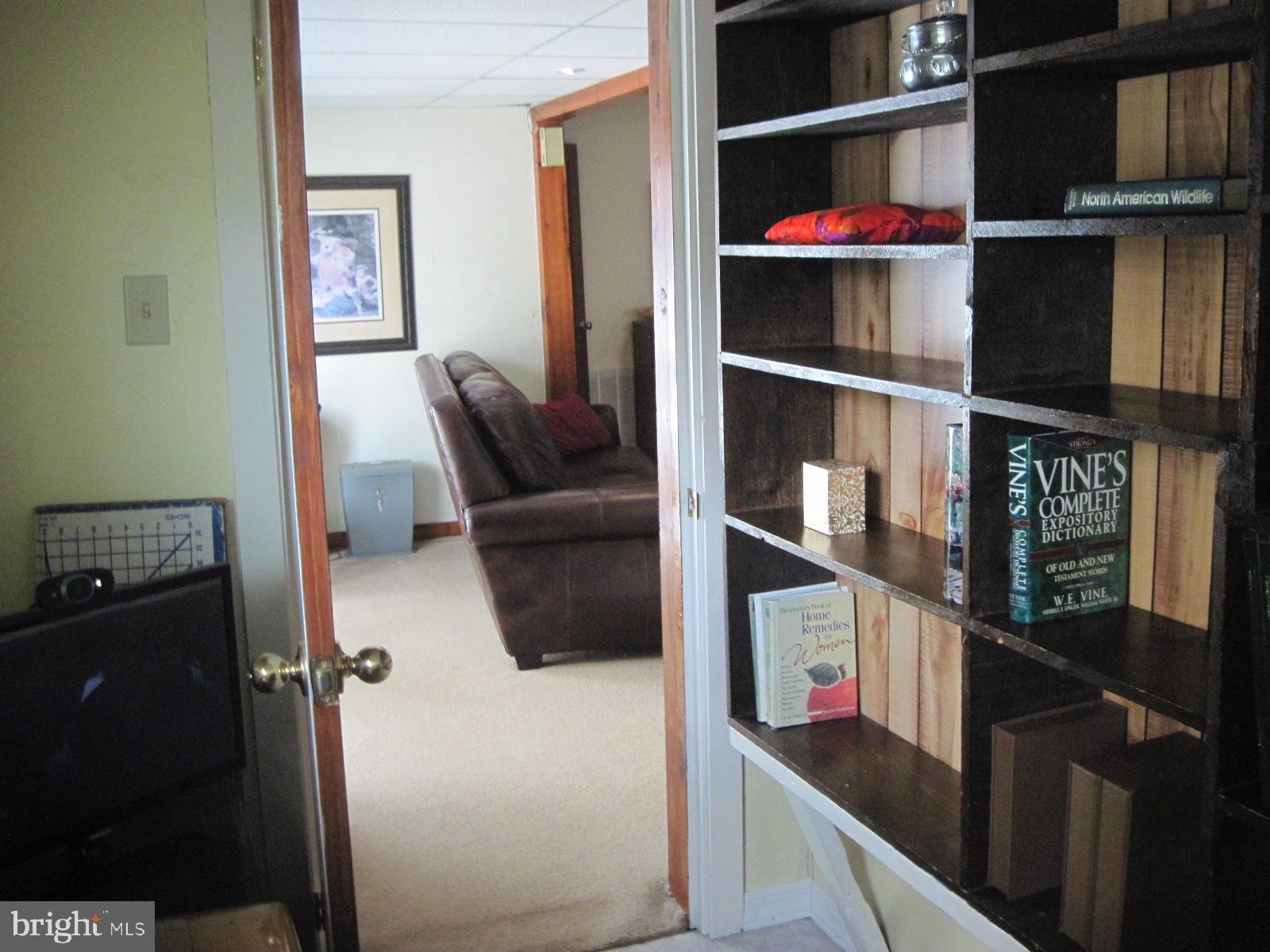 1130 Bowers Bridge Road Manchester, PA 17345 - Photo 31 of 71 office/den/craft space 1b