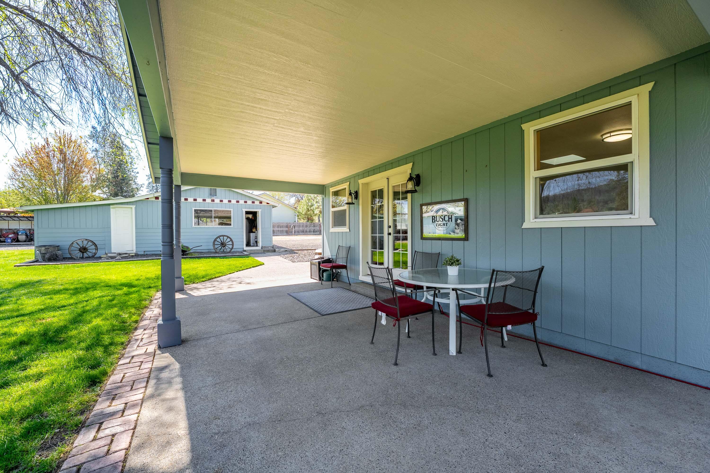 4234 Reese Creek Road Eagle Point, OR 97524 - Photo 19 of 36 Back Patio