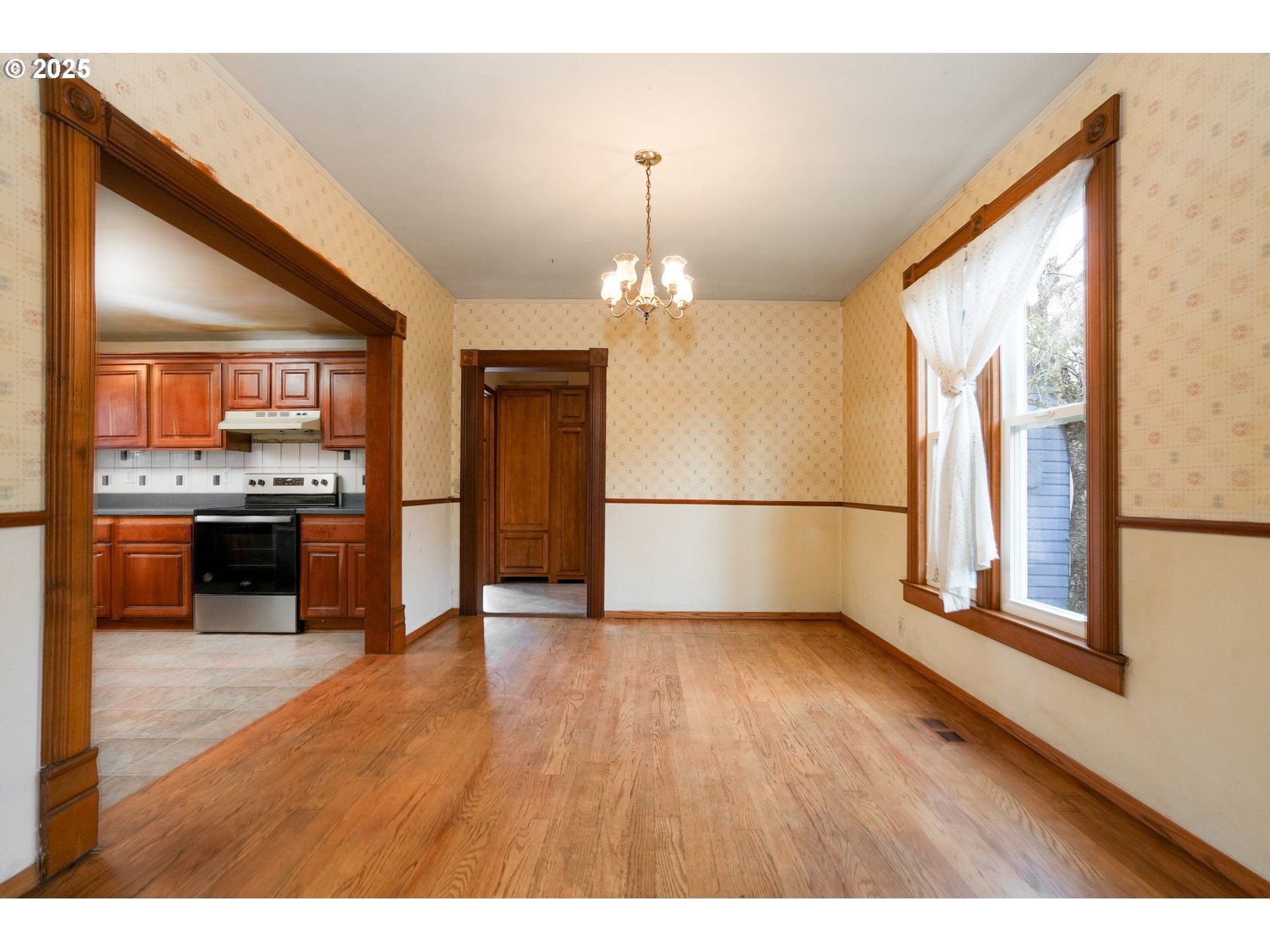 601 South Water Street Silverton, OR 97381 - Photo 17 of 44