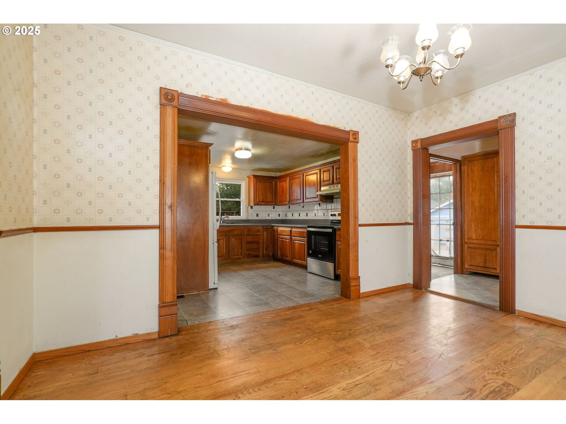 601 South Water Street Silverton, OR 97381 - Photo 18 of 44