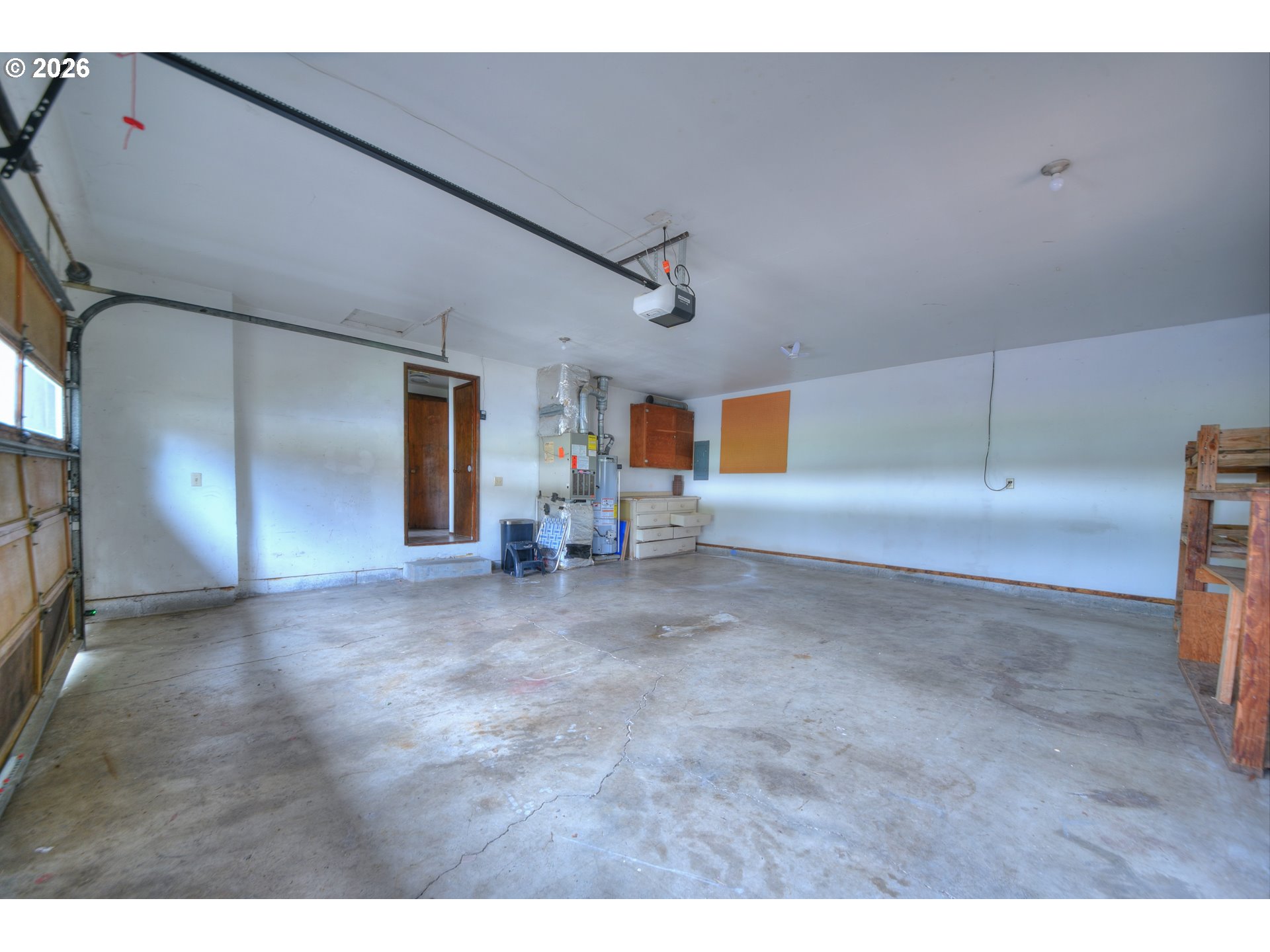1798 Gilham Road Eugene, OR 97401 - Photo 22 of 30 a view of empty room with projector