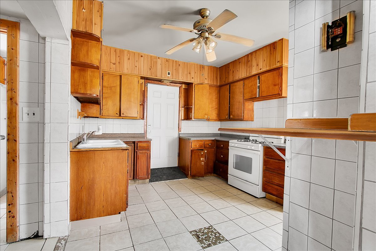 321 West 114th Street Chicago, IL 60628 - Photo 8 of 30