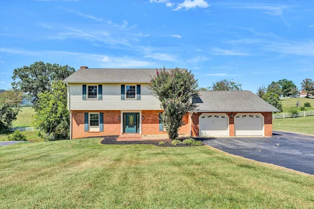 $499,900 | 211 Aspen Drive, Daleville, VA 24083