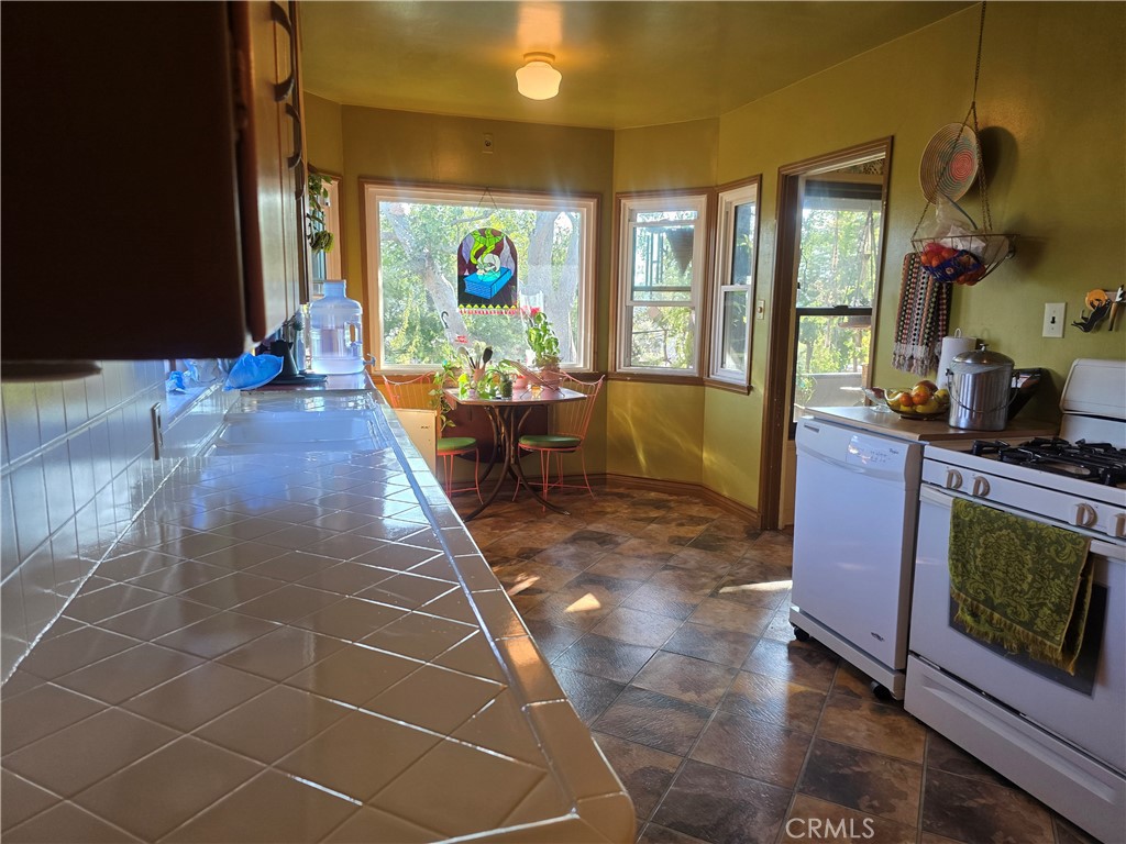 3654 Roderick Road Los Angeles, CA 90065 - Photo 12 of 22 View of the kitchen and breakfast nook