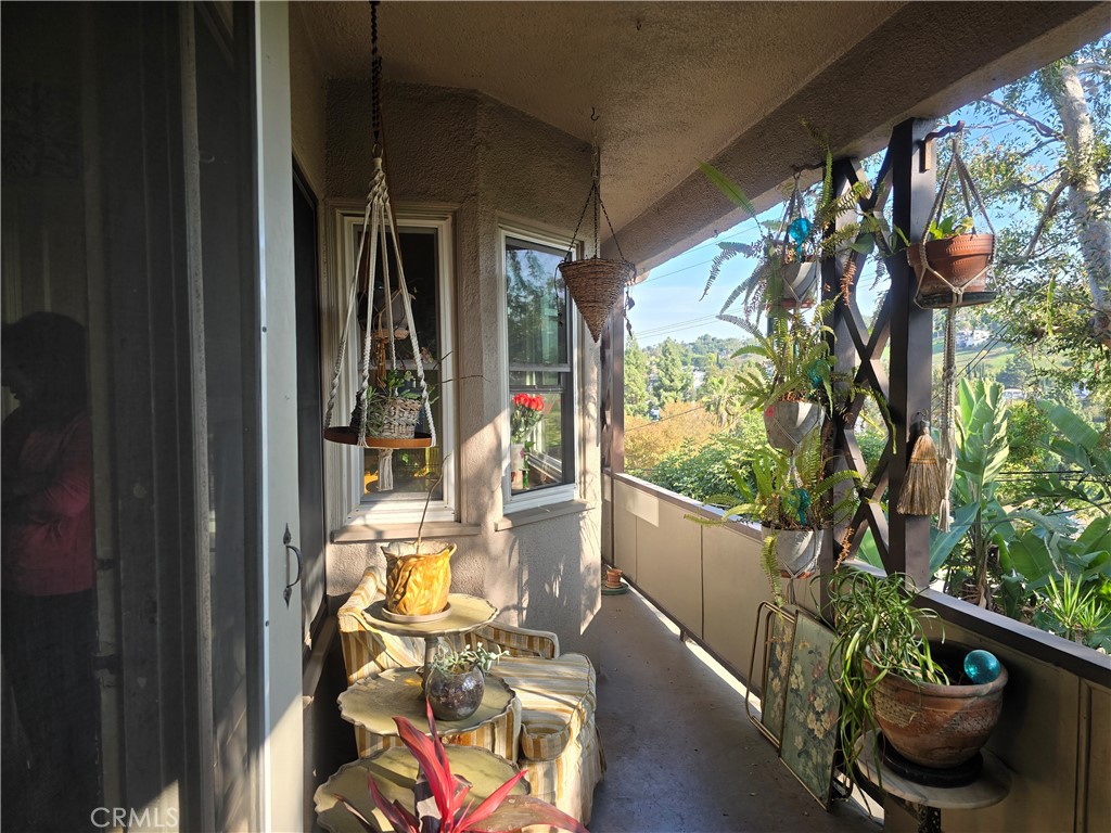 3654 Roderick Road Los Angeles, CA 90065 - Photo 15 of 22 Sunroom