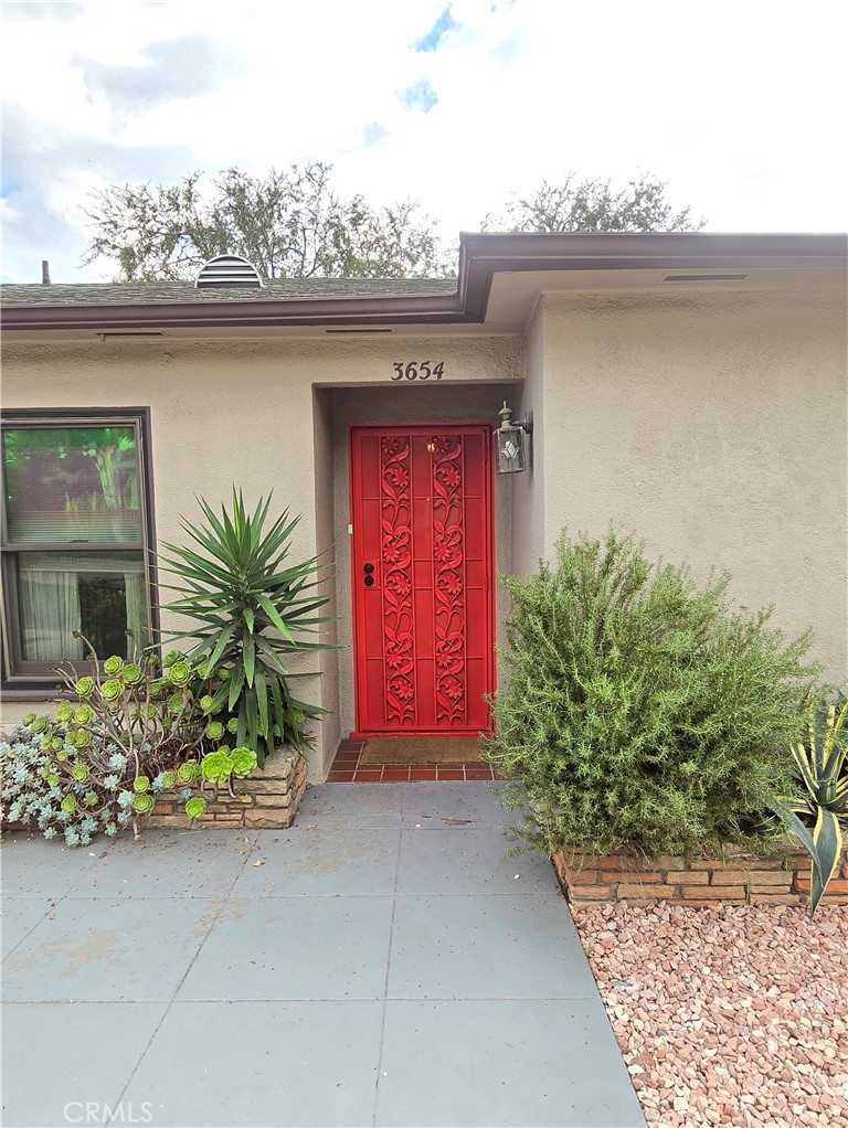 3654 Roderick Road Los Angeles, CA 90065 - Photo 2 of 22 Entrance