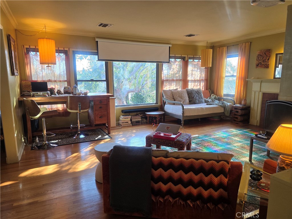 3654 Roderick Road Los Angeles, CA 90065 - Photo 5 of 22 Living room