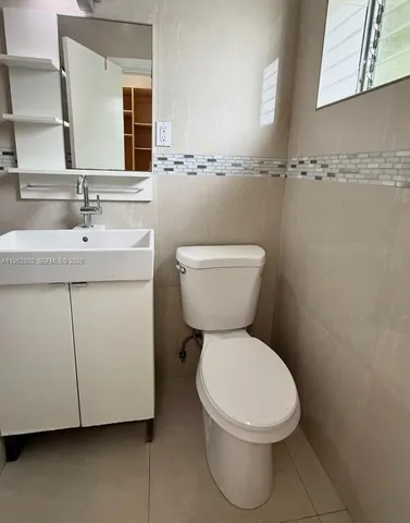 $1,750 | 823 Northeast 10th Street, Unit 3, Hallandale Beach, FL 33009