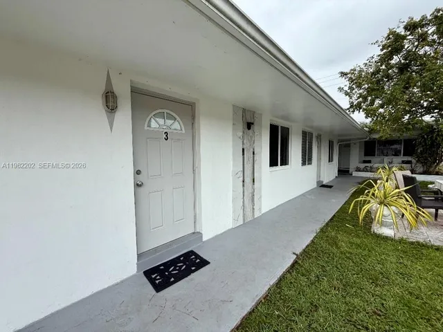 $1,750 | 823 Northeast 10th Street, Unit 3, Hallandale Beach, FL 33009