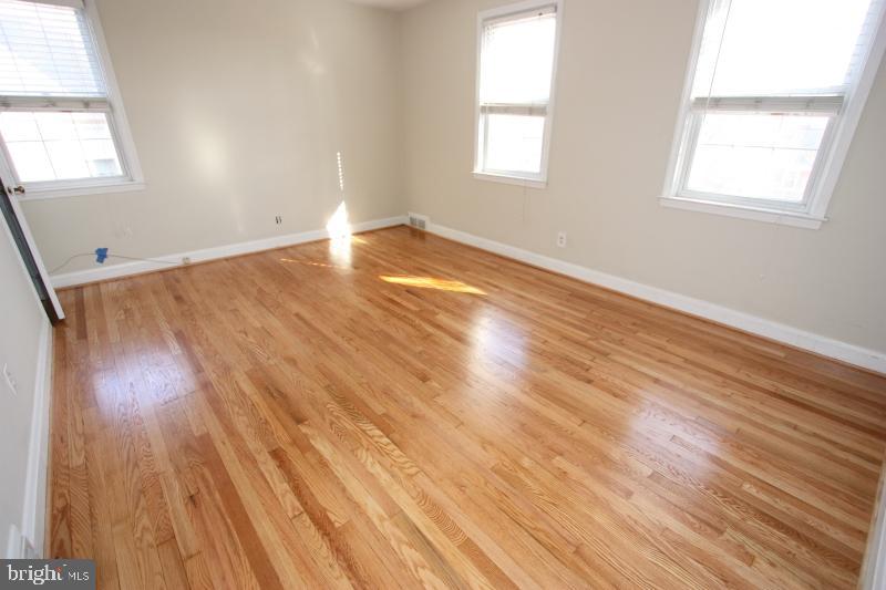 8110 Glen Gary Road Towson, MD 21286 - Photo 17 of 31 Master bedroom is huge