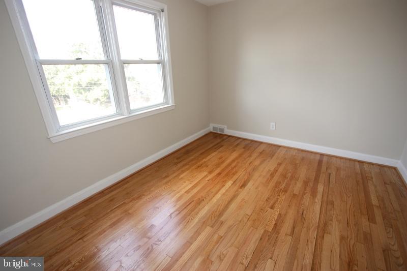 8110 Glen Gary Road Towson, MD 21286 - Photo 22 of 31 Double windows in 3rd bedroom