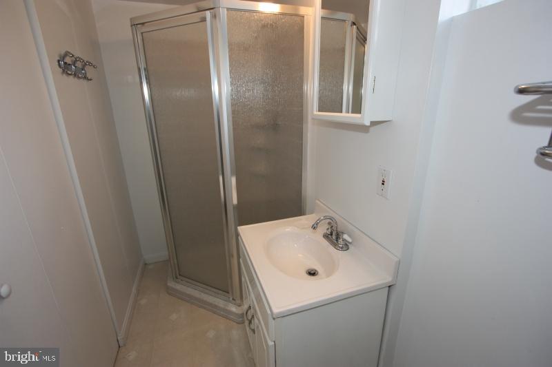 8110 Glen Gary Road Towson, MD 21286 - Photo 24 of 31 Shower stall in 2nd bathroom