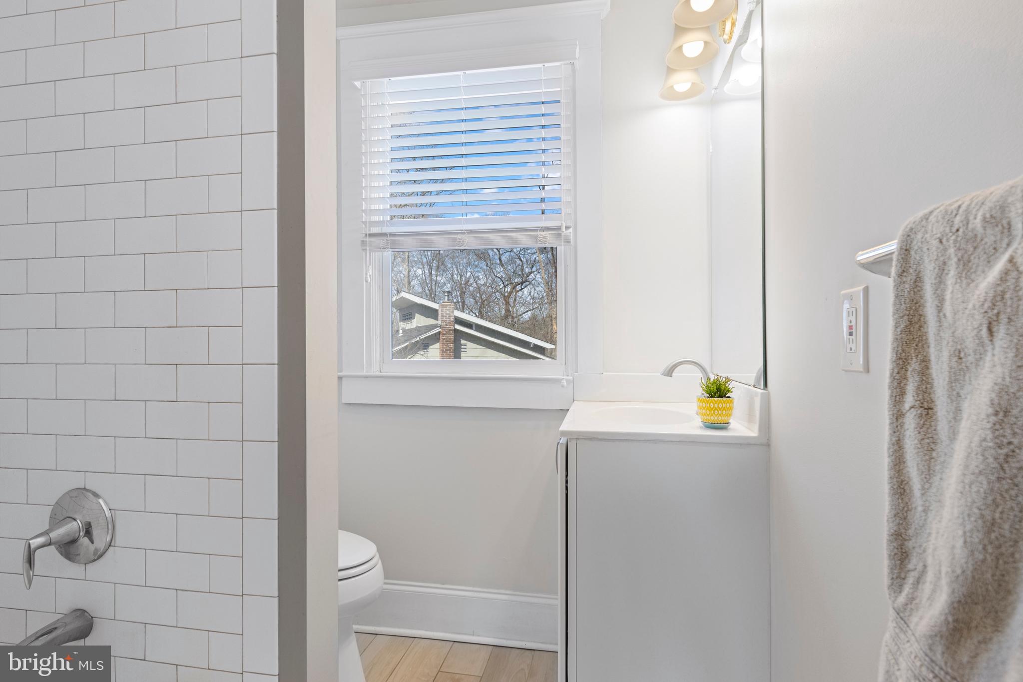 657 West End Walk Media, PA 19063 - Photo 17 of 26 a close up of a wall