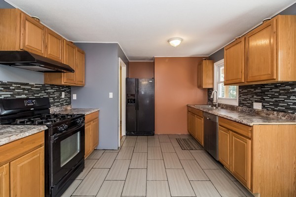 46 Grattan Street Springfield, MA 01119 - Photo 11 of 29 Gallery Image 11